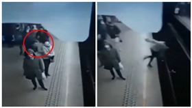 JR品川站隨機推人。（圖／翻攝自推特@farzan_ali_B）