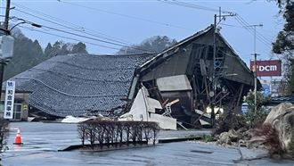 日強震逾3萬屋舍毀　政府組合屋供不應求