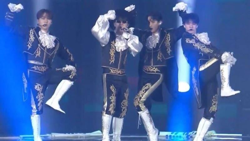 不是李泳知！李燦扮大叔登台飆韓國趨勢