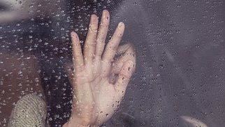 拿巧克力騙進倉庫襲胸！女患者秒崩潰