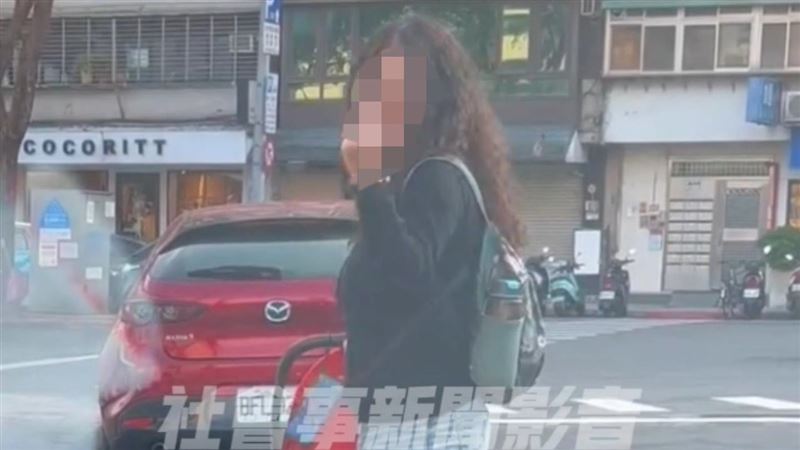 她佔車位被趕比中指　女車主提告公然侮辱