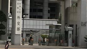 歐盟最高外交官中國行被喊卡 北京稱方便時再訪中央社記者周慧盈北京攝 112年7月5日歐盟外交與安全政策高級代表波瑞爾（Josep Borrell）原訂下週訪問中國，但遭北京取消行程。對此，中國外交部發言人5日表示，歡迎波瑞爾「在雙方方便的時候盡早訪華」。圖為中國外交部。中央社記者周慧盈北京攝  112年7月5日