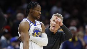 ▲勇士前鋒庫明加（Jonathan Kuminga）、主帥柯爾（Steve Kerr）。（圖／美聯社／達志影像）