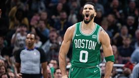 ▲塞爾提克泰坦（Jayson Tatum）飆本季新高8記三分彈。（圖／路透社／達志影像）