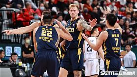 ▲臺北台新戰神迎戰新北中信特攻，飛克和隊友擊掌。（圖／記者劉彥池攝影）