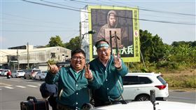 王義川陪同蔡易餘車掃選戰黃金週，民進黨不分區立委候選人王義川（右）7日陪同黨籍嘉義縣立委候選人蔡易餘（左）進行車隊掃街，尋求鄉親支持。（蔡易餘競選總部提供）中央社記者黃國芳傳真  113年1月7日