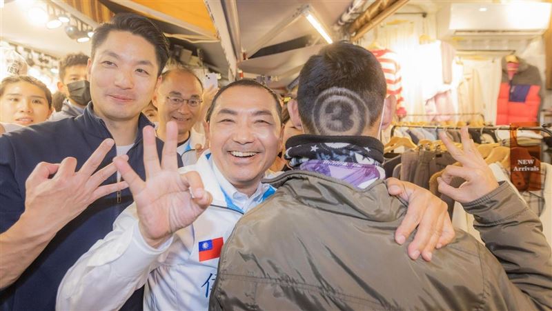 選前超級星期天　柯、侯掃瑞豐夜市強碰