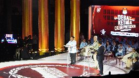 印尼選委會7日舉行第3場總統大選辯論