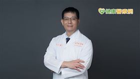 饒坤銘醫生呼籲，台灣B型與C型肝炎患者比率相當高，特別是50歲以上⺠眾，但很多患者不知道自己長期帶原，疏於追蹤控制，慢慢則轉變成嚴重肝臟疾病。