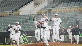 ▲台鋼雄鷹去年打下二軍總冠軍與冬季聯盟冠軍，今年將正式進軍一軍賽事。（圖／翻攝自台鋼雄鷹 TSG HAWKS臉書粉絲專頁）