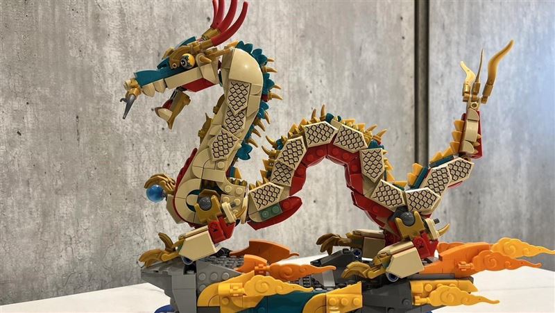 龍年限定款狂歡熱銷　大人小孩開心迎新年
