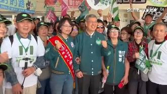 「大仁哥」艱困區輔選　陪同吳音寧掃街