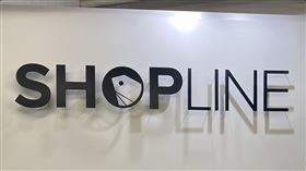 開店平台SHOPLINE公開全新台北辦公室全球開店平台SHOPLINE於1日公開全新800坪台北辦公室，左起為SHOPLINE共同創辦人暨營運長劉煦怡、SHOPLINE台灣總經理陳少勤。中央社記者吳家豪攝 109年7月1日