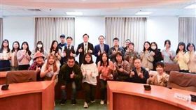 桃園教育局頒希望工程獎助學金 15位清寒學子受惠（圖／桃園電子報）