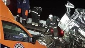 巴西遊覽車、卡車相撞　至少25死5傷

翻攝自X