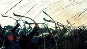 ▲古代戰爭千軍萬馬衝鋒陷陣，最怕還沒到達敵方陣地就被弓箭手射死。（示意圖／翻攝自百度百科）