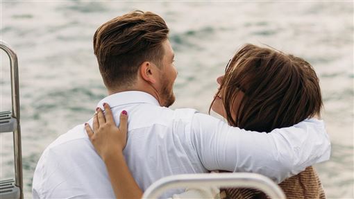 男友狂舔耳口水灌入 她隔天爆痛 變培養皿