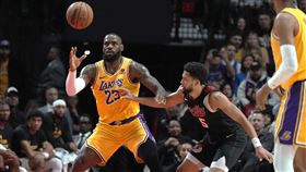 ▲湖人和前拓荒者後衛梅斯（Skylar Mays）簽下雙向合約。（圖／路透社／達志影像）