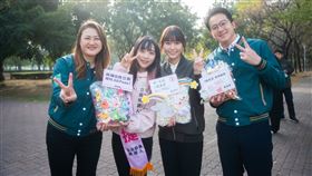 唯一支持黃捷！雄女、台大學長姊來應援！張硯卿、高閔琳、廖泰翔陪黃捷路口衝刺送「歐趴糖」
