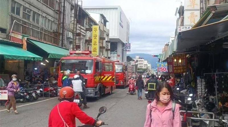 台東2立委競選車火力過猛　沖天炮引火警