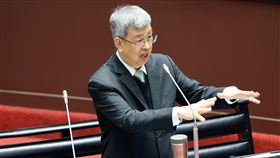 高端爭議  陳建仁：臨床實驗成功股價上升很正常對於COVID-19疫情期間，高端股價有無異常波動，行政院長陳建仁（圖）9日在立法院表示，所有新藥的研發，公司股價在股市都是上上下下，當臨床實驗成功時，股價就會一直上升，這是很正常的事情。中央社記者郭日曉攝  113年1月9日