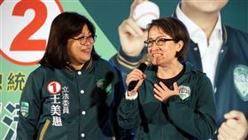 蕭美琴：台灣需要有經驗駕駛 不走回頭路民進黨副總統候選人蕭美琴（右）9日出席嘉義市立委候選人王美惠（左）造勢晚會，她認為台灣需要有經驗、走民主路的駕駛，不走回頭路，更不能上錯車。中央社記者黃國芳攝  113年1月9日