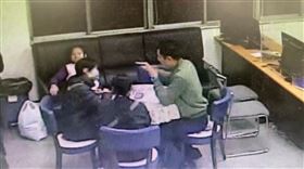 報案,聽損,女兒,手語（圖／翻攝畫面）