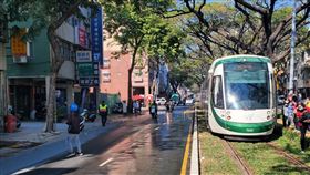 車禍,高雄輕軌,砂石車,擦撞,疏散