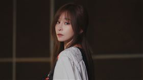 王心凌新歌〈感情用事〉MV邀請楊謹華、鄭元暢演出。（圖／天晴娛樂提供）