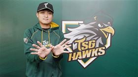 ▲統一獅左投江承諺經由交易轉到台鋼，已簽下合約，新球季月薪28萬元。（圖／台鋼雄鷹球團提供）