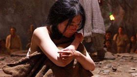 ▲因連坐法，古代很多沒有犯罪卻受牽連的女人被流放至邊疆。（影視示意圖／翻攝自百度百科）