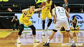 ▲東亞超級籃球聯賽，新北國王主場迎戰琉球黃金國王，林書豪防守。（圖／記者劉彥池攝影）