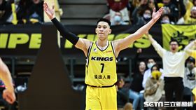 ▲東亞超級籃球聯賽，新北國王主場迎戰琉球黃金國王，林書豪投進關鍵三分球。（圖／記者劉彥池攝影）