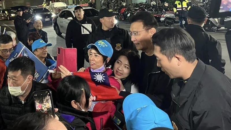 徐巧芯稱與費鴻泰互動好　趙少康跟著保證