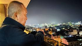 徐耀昌發長文，要郭台銘別再為國民黨流淚，也回憶當年就任縣長時，向國民黨求援遭潑冷水的經過。（圖／翻攝自徐耀昌臉書）
