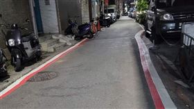 路邊驚見「紅白線」，求解，能不能停車，(圖／翻攝自臉書爆怨2公社)