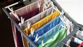 曬衣架，鐵製衣桿(圖／PIXABAY)