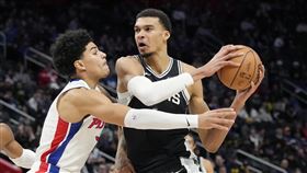 ▲溫班亞馬（Victor Wembanyama）拿下生涯首次「大三元」。（圖／美聯社／達志影像）