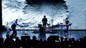 電子樂團「莉莉周她說」全新單曲〈清〉唱出末日絕望孤獨。（圖／莉莉周她說 提供）