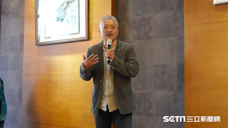 謝銘祐老師以台灣話和台灣相關的文化創作音樂,他非常堅定捍衛「民主自由」的立場,並喊話大家,為了下一代,千萬別放棄!(資料照/記者張雅筑攝)