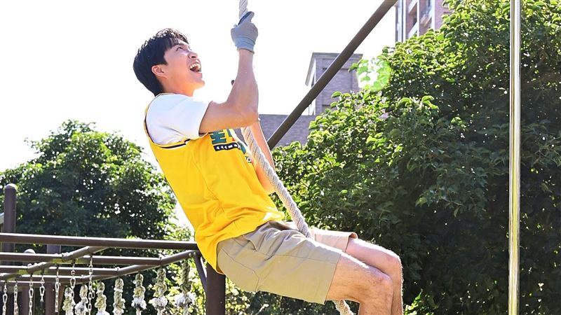 江宏傑錄影慘濺血　外景吊單槓爆意外