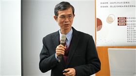 前國教署長吳清山出席12年國教研討會台灣教育研究院社12日舉辦「12年國教推動10年成效評估學術研討會」，前國教署長吳清山（圖）應邀出席專題演講。中央社記者陳至中台北攝  113年1月12日