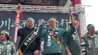 屏南選區激戰　徐富癸揹雙劍喊斬妖除魔