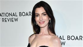 安海瑟薇出席美國國家評論協會獎。（圖／美聯社／達志影像）