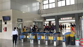 因應大選台鐵加開班次  東部幹線售票率7成台鐵為因應大選加開列車，花蓮火車站統計，截至12日中午，東部幹線售票率7成，傍晚至13日上午乘車高峰區間仍有餘票。中央社記者張祈攝  113年1月12日