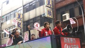 台灣基進今（12）日在全台各地啟動陸戰總動員，包括街頭宣講、車掃拜票等，希望能在選戰倒數的最後期限，全力催動政黨票「四號台灣基進」。（圖／基進提供）
