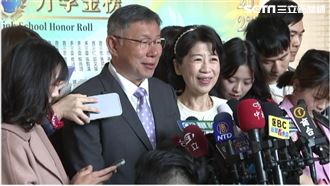 柯赴金甌女中投票　妻笑曝：昨晚睡到打呼