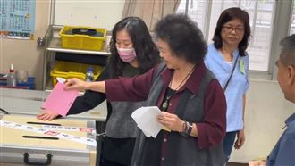 新／遭嗆「去死」陳菊投完票淡定離去