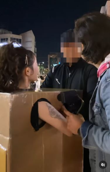 Ain被外界稱為「狎鷗亭摸乳箱女」。（圖／翻攝自IG）