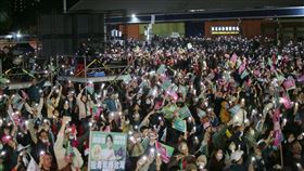 ▲賴清德台灣美德站出來，迎向勝利選前之夜賴清德+蕭美琴+蔡英文（圖／記者楊澍攝影）